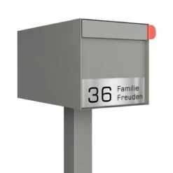 Briefkasten Standbriefkasten Square Grau Metallic RAL 9007 Mit Beschriftung